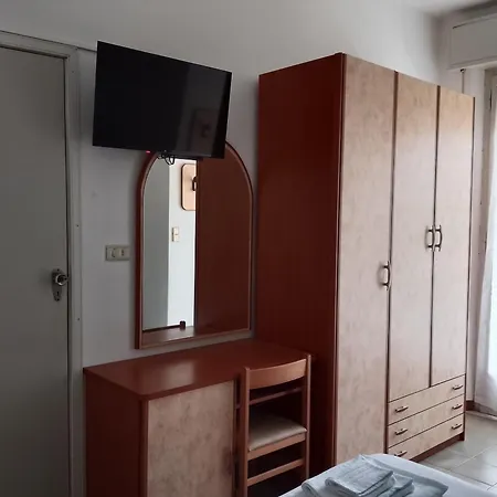 Отель Serenella